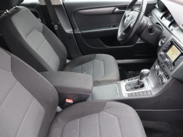 Volkswagen Passat B7 Variant 2.0 TDI CR DPF BlueMotion 140KM 2013 VW Passat 2.0 TDI, Salon Polska, DSG, Navi, Xenon, zdjęcie 8
