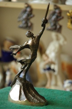 Figurka z brązu „Naprzód do gwiazd” 25 cm