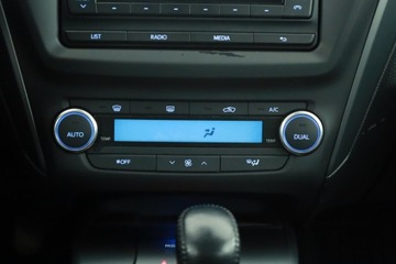 Toyota Avensis III Wagon Facelifting 2015 1.8 Valvematic 147KM 2018 Toyota Avensis 1.8 Valvematic, Salon Polska, zdjęcie 15