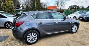 Opel Astra J Hatchback 5d 1.4 Turbo ECOTEC 120KM 2011 Opel Astra BENZYNA NAWIGACJA sportowe fotele super okazja polecamy, zdjęcie 13