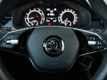 Skoda Kamiq Crossover 1.0 TSI 110KM 2022 Skoda Kamiq 1.0 TSI, Salon Polska, Serwis ASO, zdjęcie 12