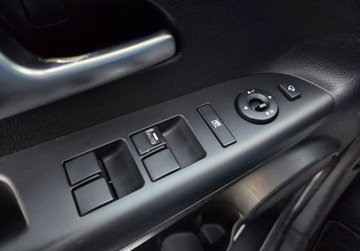 Kia Venga Mikrovan 1.6 DOHC CVVT 125KM 2012 Kia Venga 1.6 Benz 125KM LED Klima 6bieg ABS Parktro. ESP Kurtyny Faktura, zdjęcie 32