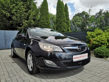 Opel Astra J Hatchback 5d 1.4 Turbo ECOTEC 140KM 2012 Opel Astra 1.4 16v 140KM Klima Tempomat Sensory, zdjęcie 2