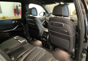 BMW X7 SUV M Facelifting 4.4 M60i 530KM 2025 BMW X7 M60i - Samochod dostepny od reki 4.4 Benzyna 530KM, zdjęcie 17