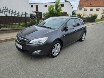 Opel Astra J Hatchback 5d 1.4 Turbo ECOTEC 120KM 2012 Opel Astra Opłacona Zdrowa Zadbana Serwisowana