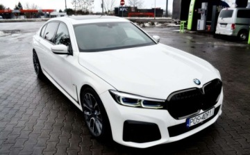 BMW Seria 7 G11-G12 Sedan Facelifting 4.4 750i 530KM 2020 BMW Seria 7 M-Pakiet X-Drive Maly przebieg, Bogata wersja wyposazenia,, zdjęcie 21