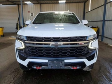 Chevrolet Suburban GMT900 2022 Chevrolet Suburban 2022, 5.3L, 4x4, K1500 Z71, po gradobiciu 5.3 Benzyna, zdjęcie 2