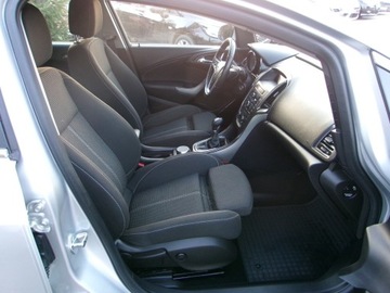 Opel Astra J Hatchback 5d 1.7 CDTI ECOTEC 110KM 2010 Opel Astra J 1.7 D Sprowadzona Dobre Wyposazenie, zdjęcie 5