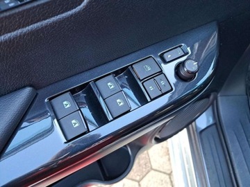 Toyota Hilux VIII Podwójna kabina Facelifting 2.8 D-4D 204KM 2023 Toyota Hilux Hilux Invincible 2.8 D-4D 204KM, automat - cesja leasingu 2.8, zdjęcie 17