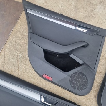 ОБИВКА БОКОВИН ДВЕРЕЙ 4 ШТ. LED-КОЖА CANTON SUPERB III COMBI