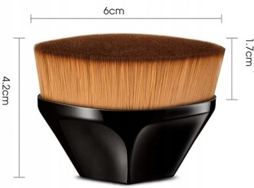 ПЛОТНАЯ МЯГКАЯ КИСТОЧКА ДЛЯ ОДНОРОДНОЙ ТОНАЛЬНОЙ ОСНОВЫ