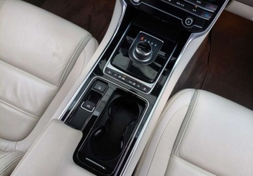 Jaguar XE 2019 Jaguar XE Jaguar XE 2.0 T Prestige 2.0 Benzyna 200KM, zdjęcie 25