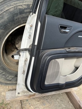 DODGE JOURNEY FIAT FREEMONT DVEŘE PRAVÉ ZADNÍ KOMPLETNÍ
