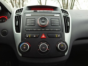 Kia Ceed I Hatchback 5d Facelifting 1.6 CRDi WGT 90KM 2011 Kia Cee'd 1.6CRDi 90KM 2011r. lift Klima TEMPOMAT, zdjęcie 11
