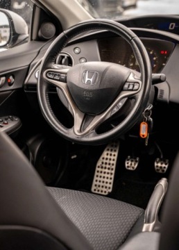 Honda Civic VIII Hatchback 3d 1.8 i-VTEC 140KM 2010 Honda Civic Honda Civic VIII 1.8 140KM 1.8 Benzyna 140KM, zdjęcie 15