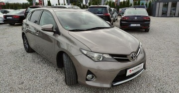 Toyota Auris II Hatchback 5d D-4D 125 124KM 2015 Toyota Auris 2.0D 124KM klima kamera grzanewentylowane fotele czujniki gwa, zdjęcie 1