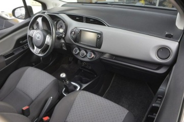 Toyota Yaris III Hatchback 5d Facelifting 1.33 Dual VVT-i 99KM 2015 Toyota Yaris 1.33 Benzyna nawi hak kamera cofania, zdjęcie 18