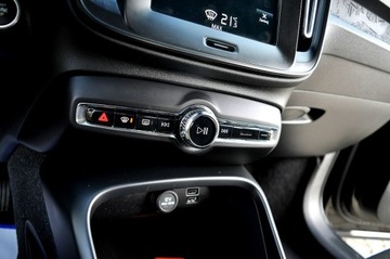 Volvo XC40 Crossover Facelifting 1.5 T2 129KM 2022 Volvo XC 40 1,5 Benzyna 130KM_T2_R Design_Full, zdjęcie 20