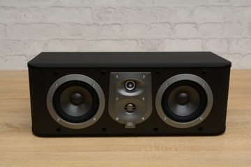 Центральная колонка черного цвета для домашнего кинотеатра JBL ES ES25C