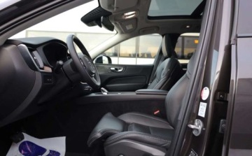 Volvo XC60 II 2023 Volvo XC 60 Volvo XC 60 T6 AWD Plug-In Hybrid R-Design 2.0 Hybryda Plug-in, zdjęcie 21