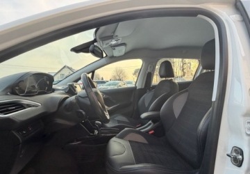 Peugeot 2008 I SUV Facelifting 1.2 PureTech 110KM 2017 Peugeot 2008 1.2 Benzyna 110KM, zdjęcie 17