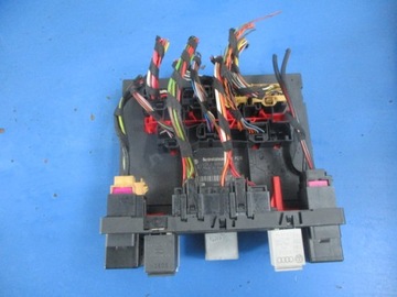 TOURAN И БЛОК ПРЕДОХРАНИТЕЛЕЙ 1K0937124H 1K0937049G