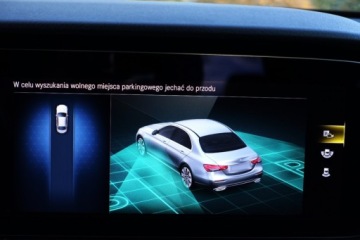 Mercedes Klasa E W213 Limuzyna Facelifting 2.0 E220d 194KM 2021 Mercedes-Benz Klasa E 4Matic Kamera Czujniki park Tempomat Asyst. mart, zdjęcie 26