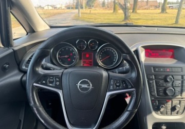 Opel Astra J GTC 1.4 Turbo ECOTEC 140KM 2013 Opel Astra Niski przebieg, zadbany, 1.4 turbo 140 koni 1.4 Benzyna 140KM, zdjęcie 17