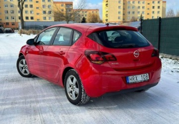 Opel Astra J Hatchback 5d 1.6 Twinport ECOTEC 115KM 2010 Opel Astra Opel Astra sport 1.6 Manual, 115 KM, 2010r 1.6 Benzyna 115KM, zdjęcie 6