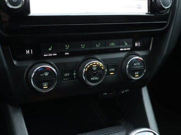 Skoda Octavia III RS 2.0 TSI 220KM 2016 Skoda Octavia RS 2.0 TSI, Salon Polska, Navi, zdjęcie 12