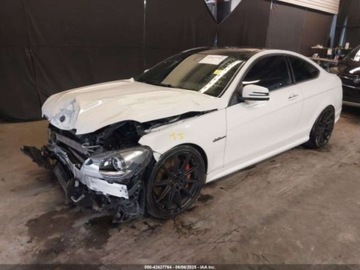 Mercedes Klasa C W205 2013 Mercedes-Benz Klasa C 63 AMG 2013 6.3l 6.3 Benzyna 451KM, zdjęcie 1
