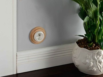 РОЗЕТКА ДЛЯ СКРЫТОГО МОНТАЖА КЕРАМИЧЕСКАЯ, БЕЛАЯ С РАМКОЙ 2GP03W