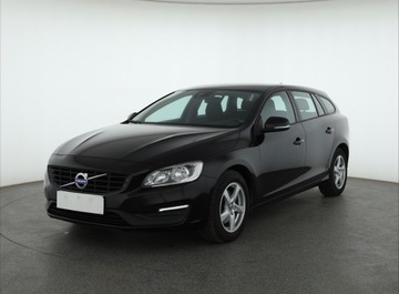 Volvo V60 I Kombi Facelifting 2.0 T3 DRIVE-E 152KM 2017 Volvo V60 T3 2.0, Salon Polska, VAT 23%, Navi, zdjęcie 1