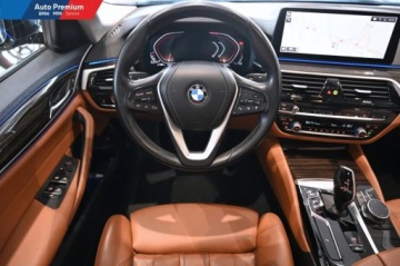 BMW Seria 5 G30-G31 Limuzyna Facelifting 2.0 518d 150KM 2022 BMW Seria 5 518dFV23Fotel SportowyLuxury LineRozbudowany Pakiet Lusterek, zdjęcie 10