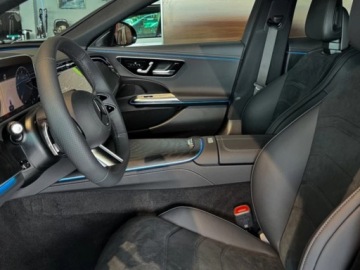 Mercedes Klasa E W214 Sedan 2.0 220d 197KM 2025 E Klasa 220 d 4-Matic AMG 2.0 (197KM) 2025, zdjęcie 6