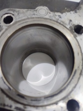 Цилиндр с поршнями установлен Suzuki GS 500