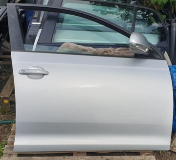 DVEŘE PRAVÉ PŘEDNÍ VW GOLF V LA7W 5