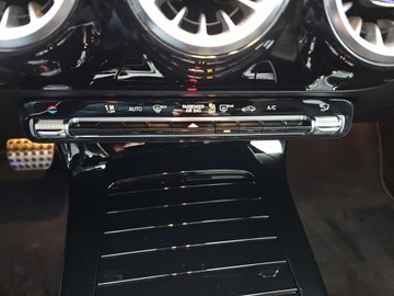 Mercedes CLA C118/X118 2022 Mercedes-Benz CLA 200 AMG Line 7G-DCT/163KM, zdjęcie 29