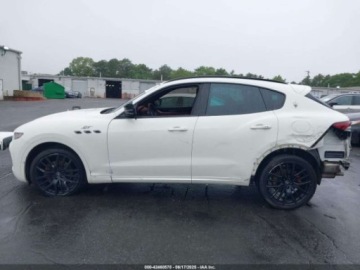 Maserati Levante 2022 Maserati Levante GT 2022 3.0l 3.0 Benzyna 345KM, zdjęcie 2