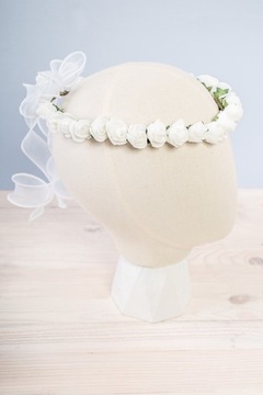 Wianek komunijny z kremowymi różyczkami