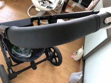 Кожаный чехол на ручку коляски Cybex Talos.