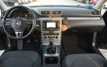 Volkswagen Passat B7 Variant 2.0 TDI CR DPF BlueMotion 140KM 2014 Volkswagen Passat 2.0TDI 4x4 Navi 2 KPL KOL Oryginal lakier Grzane FoteleS, zdjęcie 30