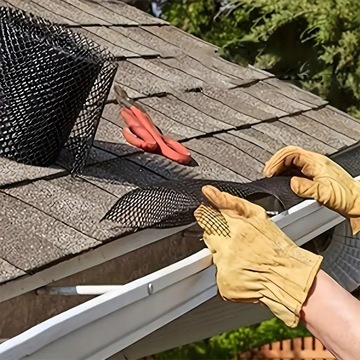 СЕТКА ДЛЯ ЗАЩИТЫ ЖЕЛОБА ОТ ЗАГРЯЗНЕНИЙ ЛИСТА 0,18Х6М ЗАЖИМЫ