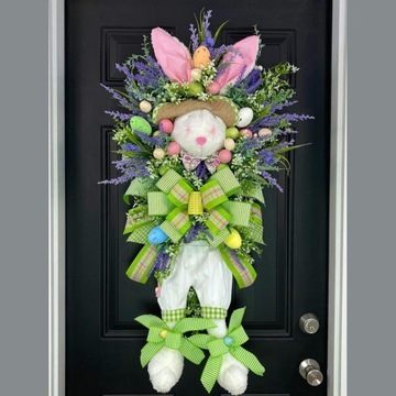 Большой пасхальный венок на входную дверь с кроликом и подвеской в ​​виде разноцветных яиц.