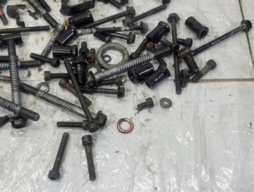 Болты крепления двигателя 4JH Yamaha FZR 600 GENESIS 94-96r