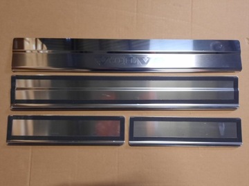 VRSTVA  NA PRAHY VOLVO V40