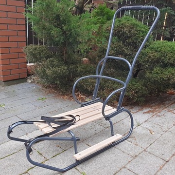 ПОЛЬСКИЕ САНКИ BASIC EVO С ПУШЕРОМ И ПОДДОРОЖКАМИ ДЛЯ НОГ