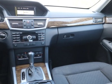 Mercedes Klasa E W211 Sedan W211 1.8 (200 Kompressor) 184KM 2009 Mercedes E E 200, Automat, Klima, Klimatronic, zdjęcie 7