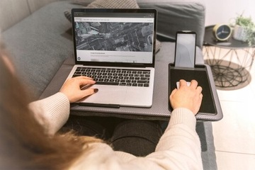 Подставка для ноутбука с ковриком для мыши и смартфоном