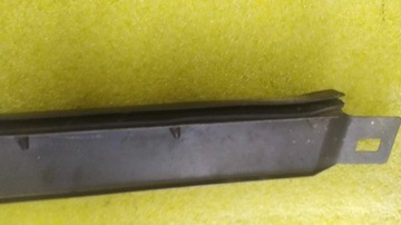 Mercedes-Benz W124 listwa pod lampe przód prawa